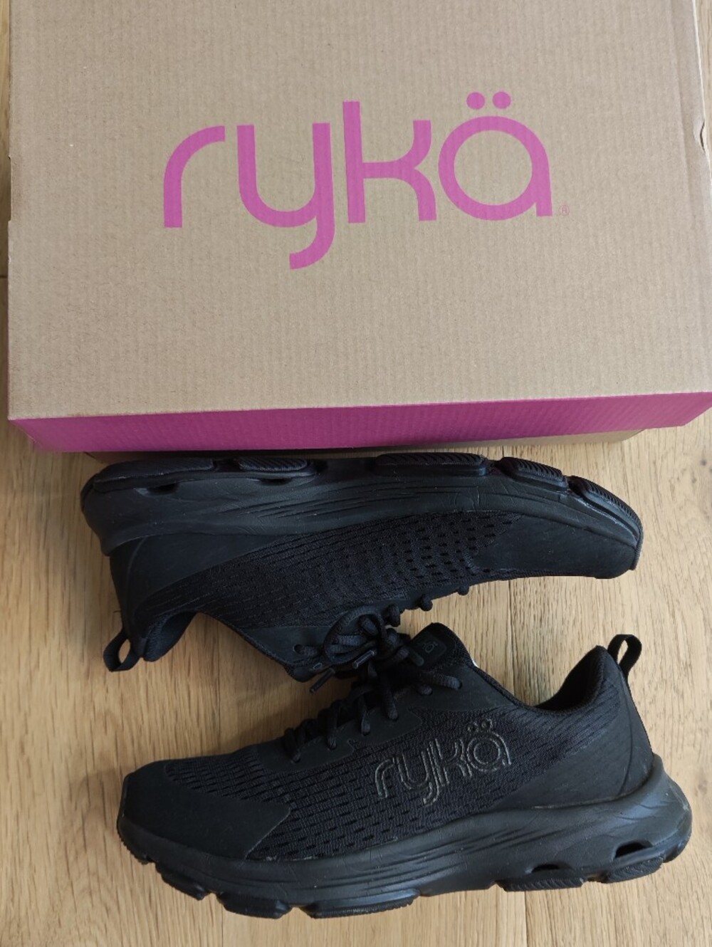 Ryka Womens Black Devotion LS Walking Shoe, Size 8.5